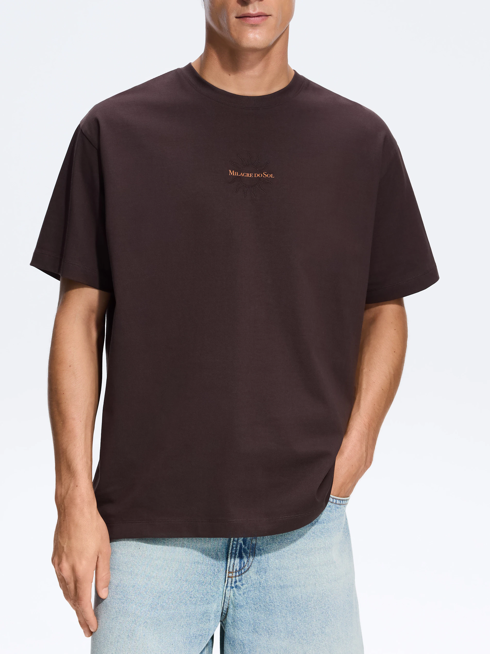 T-Shirt im Boxy-Schnitt mit Aufnäher