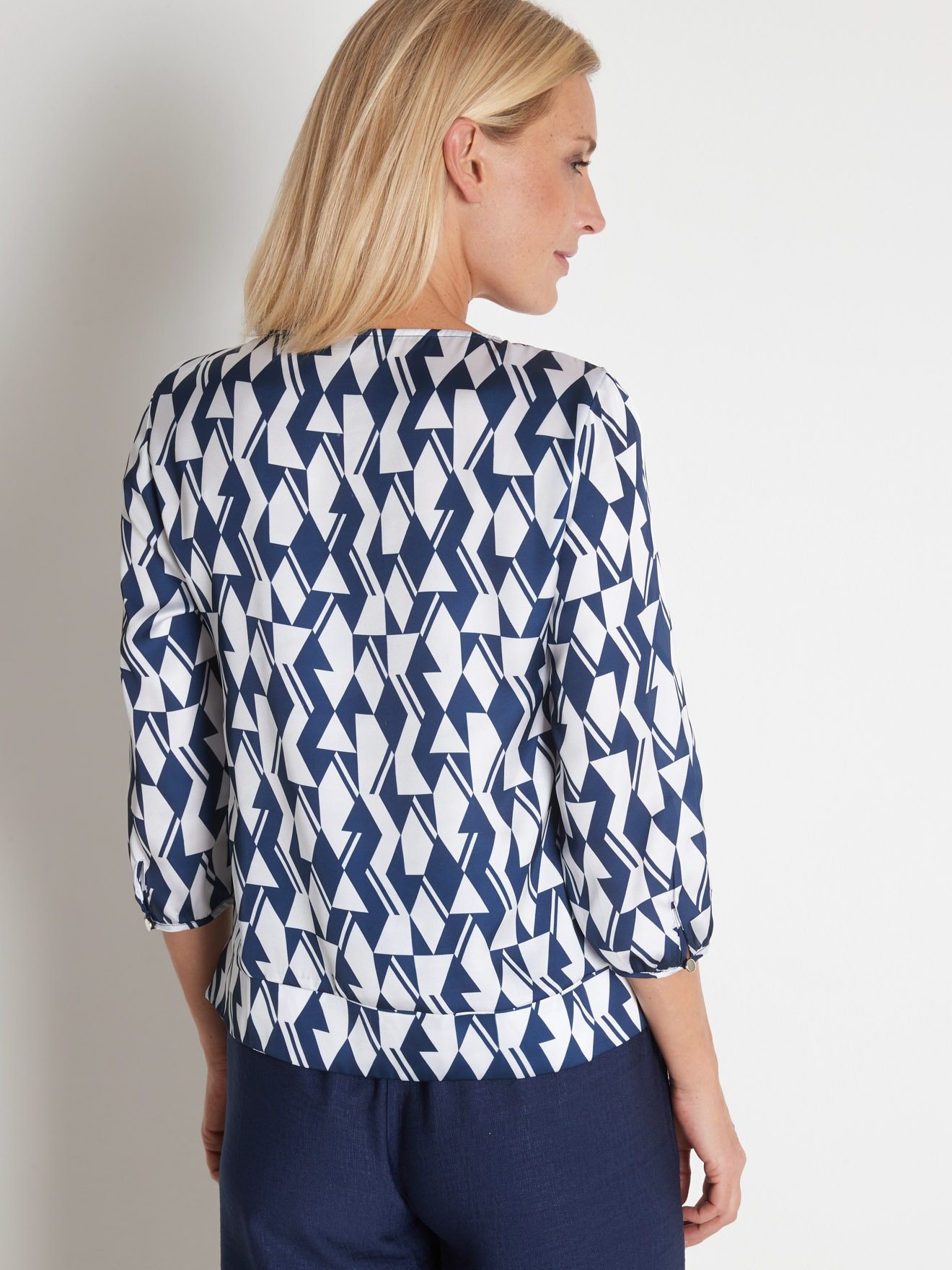 Blouse satinée à plis plats