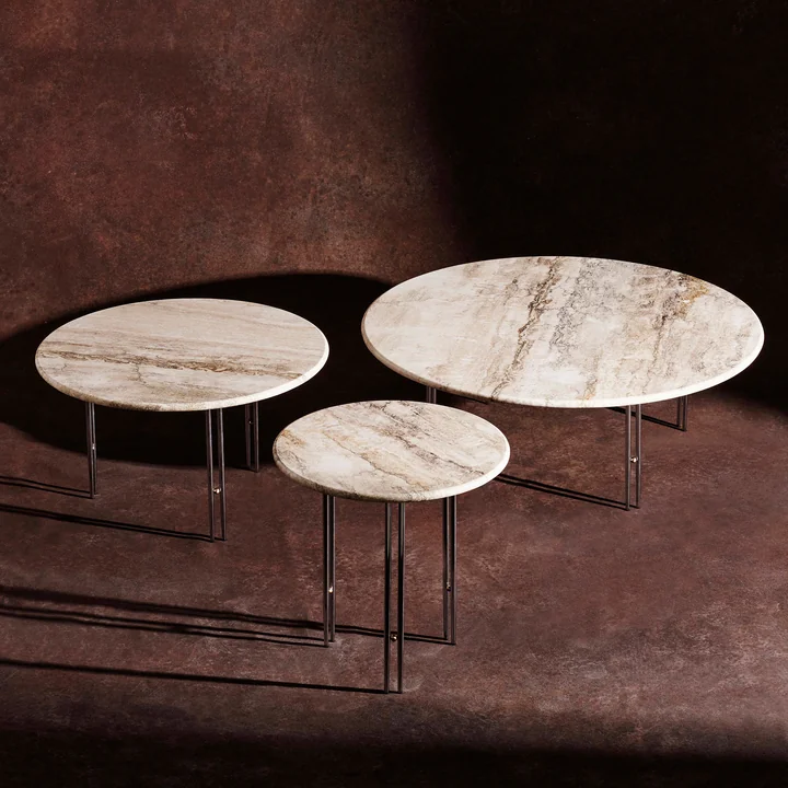 Gubi - IOI Side Table, Ø 50 cm, Chrom / Travertin rippled beige