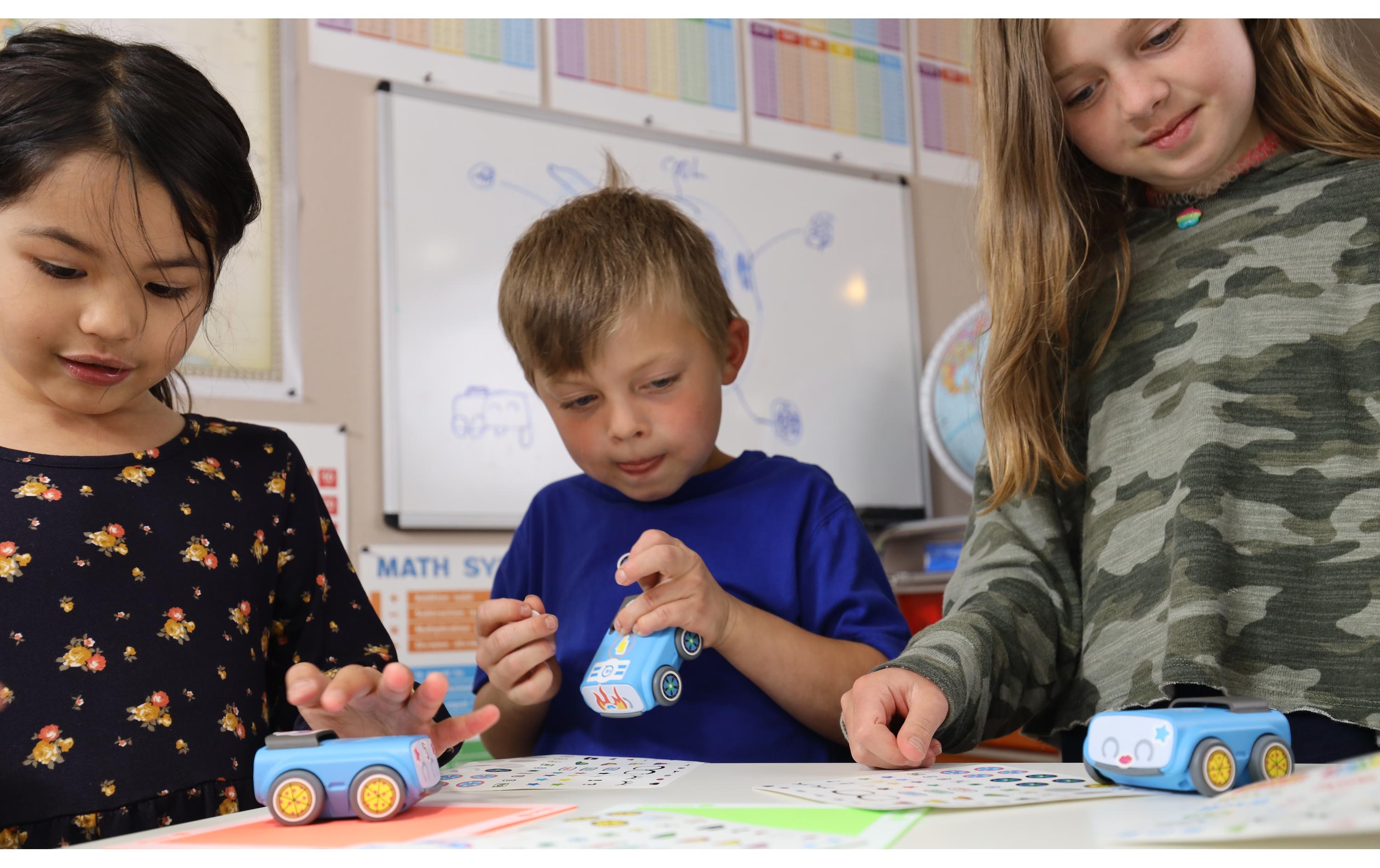 Roboter indi<br>Interaktiver Lernroboter für Kinder