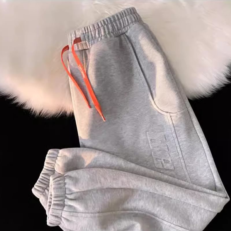 Fluffush - Joggingbroek met trekkoord en rechte pijpen en tekst