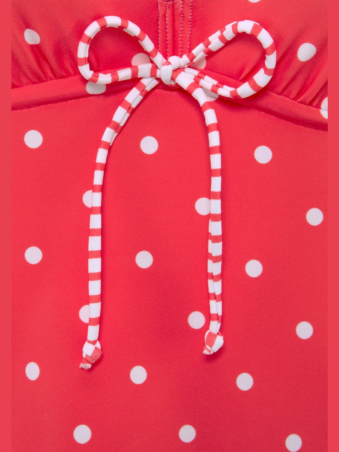 Haut de maillot de bain à armatures motif à pois tendance
