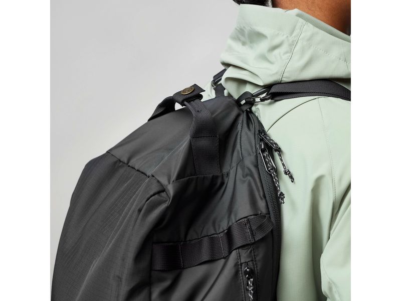 Fjällräven Duffle Bag High Coast Duffel 22 Schwarz Leichte und vielseitige Tasche mit verschiedenen Tragemöglichkeiten