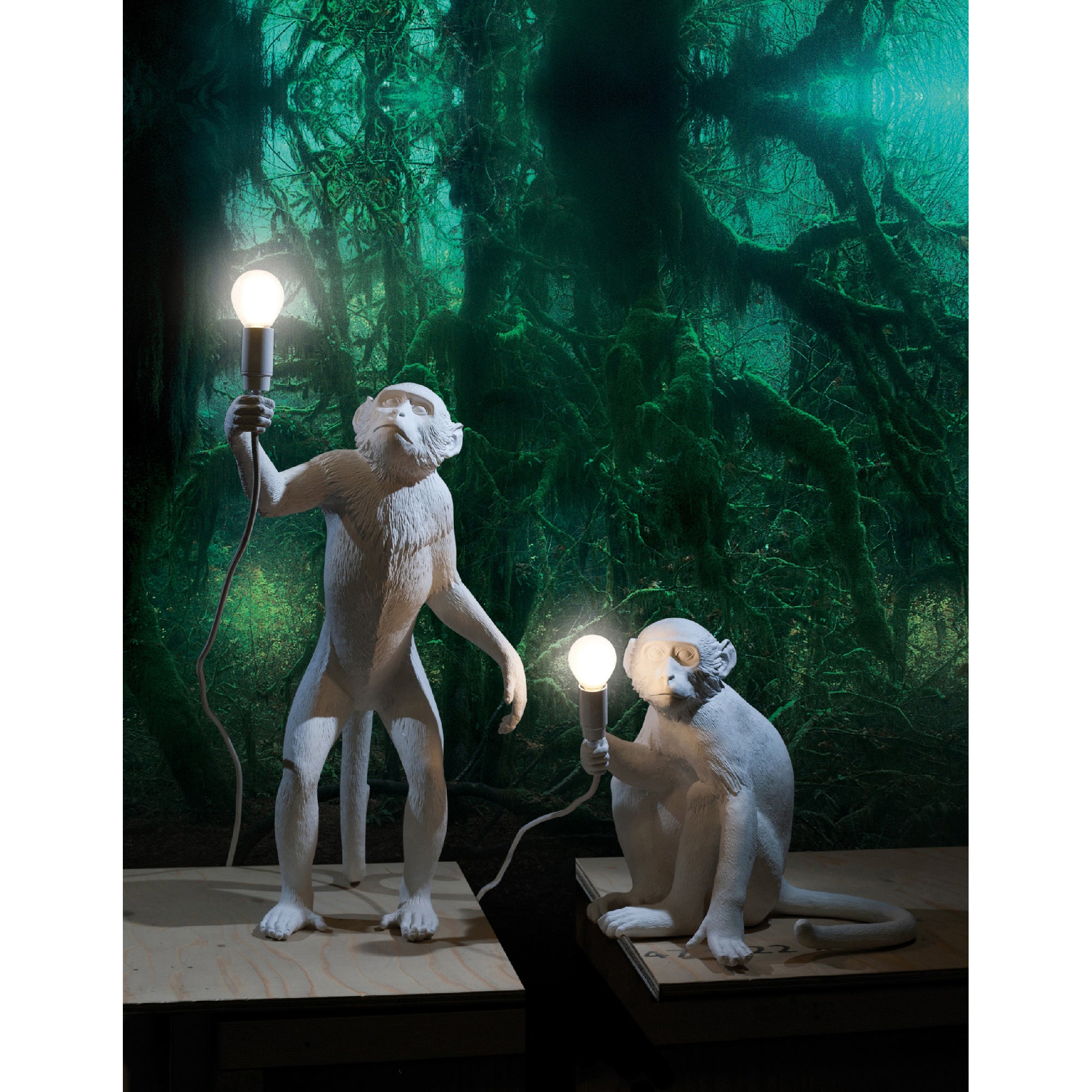 Seletti Monkey Lampresin Sitting