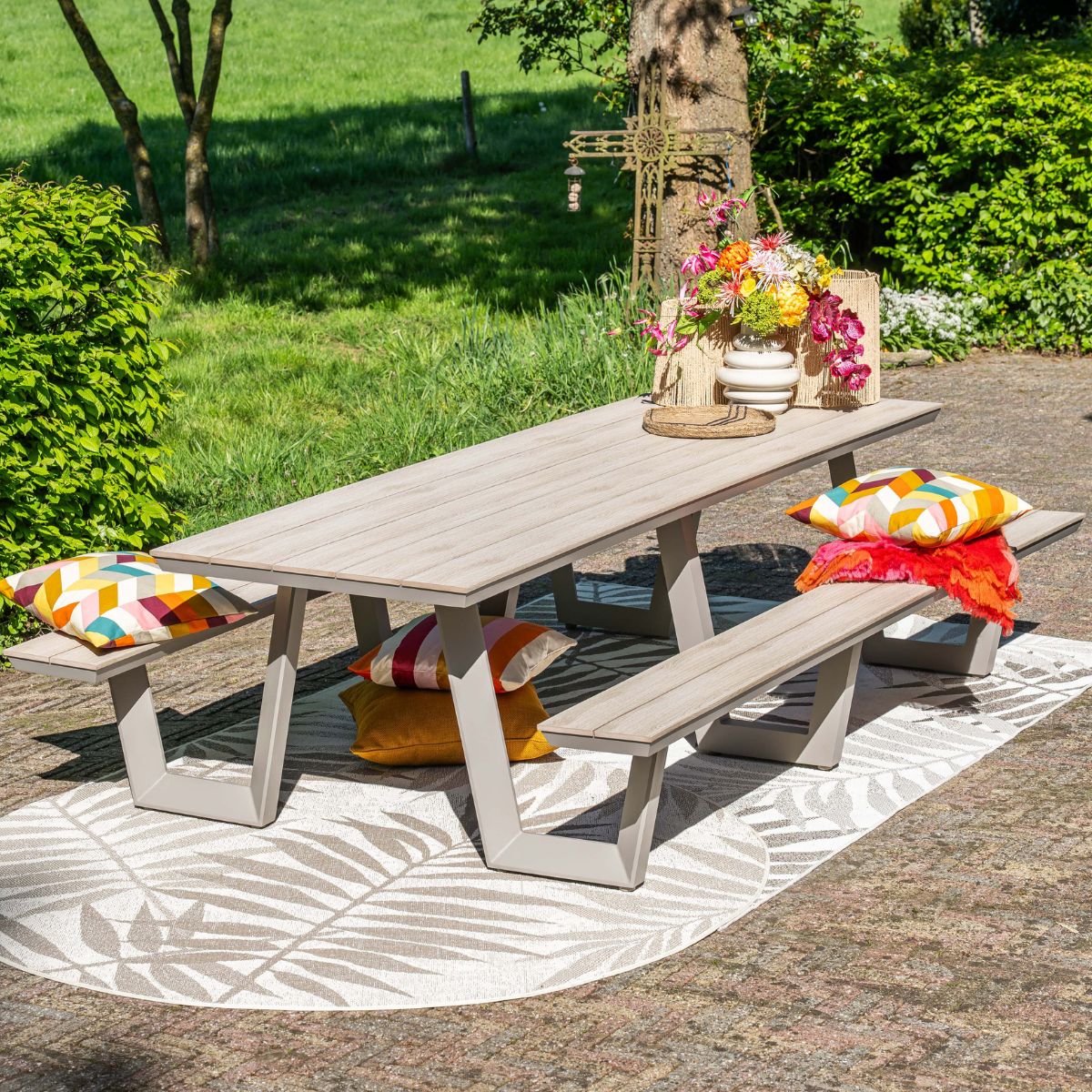 Garden impressions sarria picknicktafel