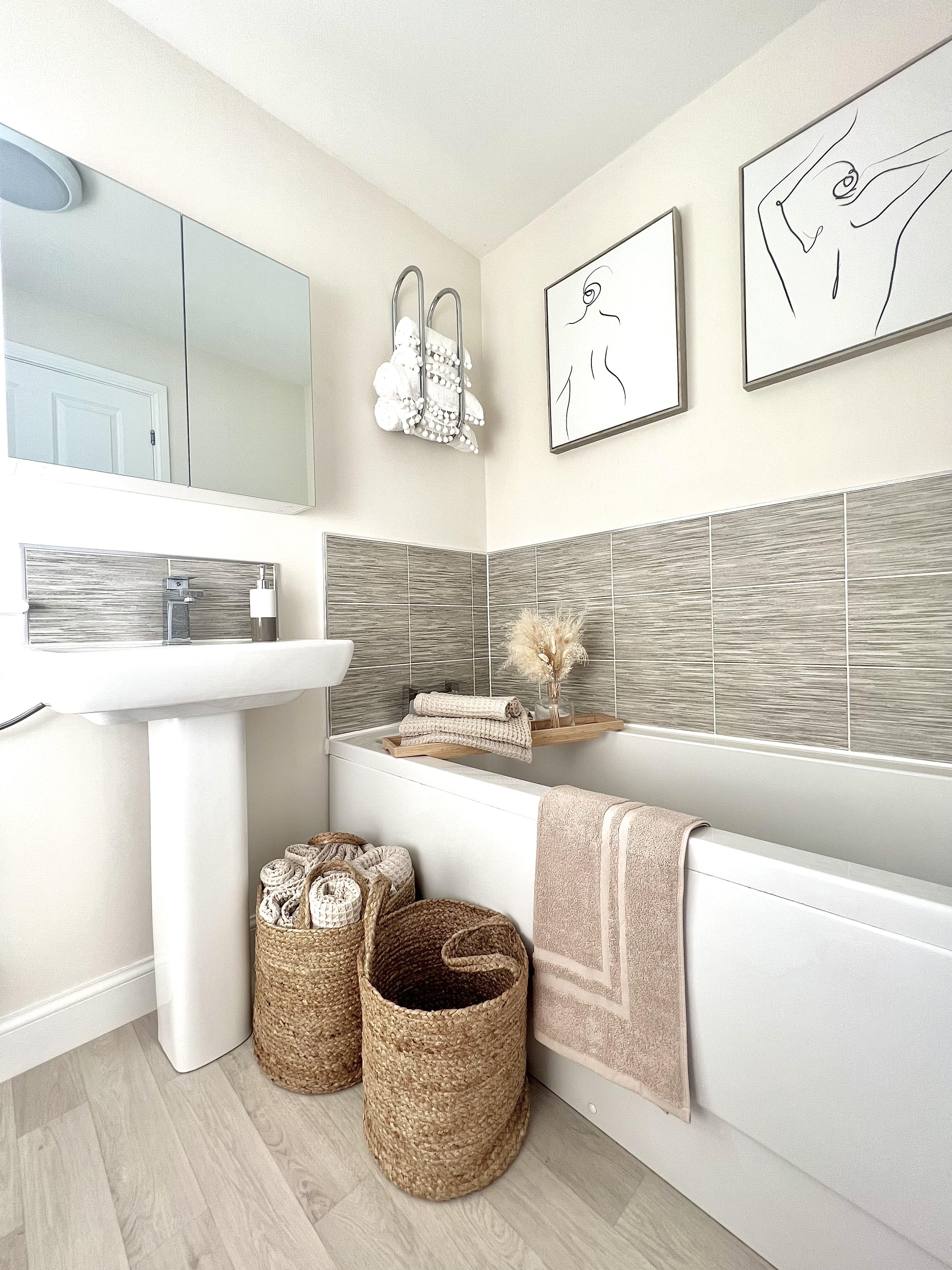 Badkamer wandkast met spiegel NAVARRA 80 cm 70 cm Wit