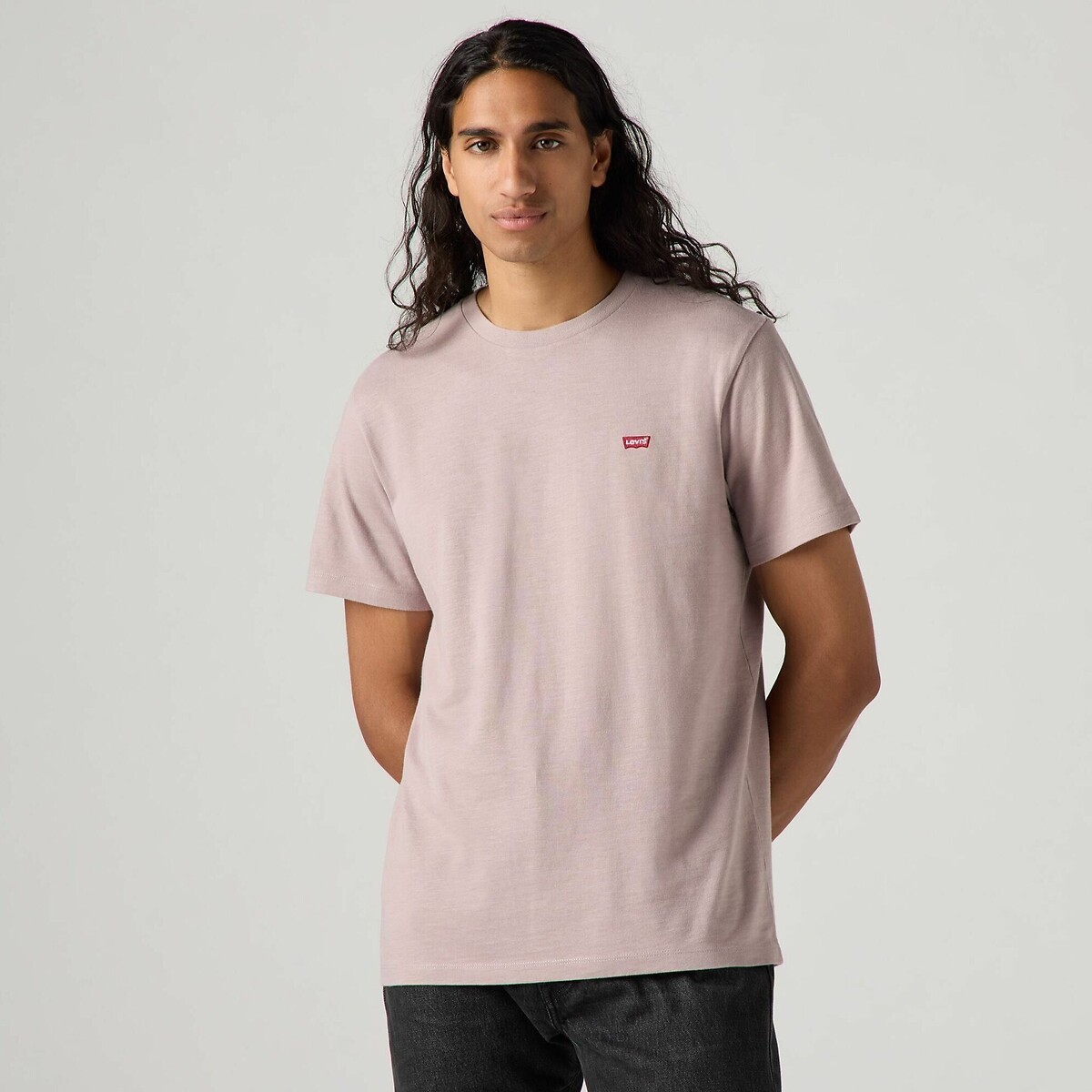 Camiseta LEVI'S com gola redonda e mangas curtas.