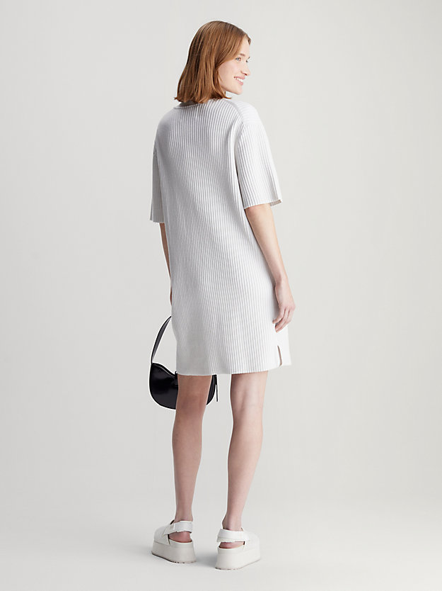 Vestido de malha canelada de algodão com modelagem solta