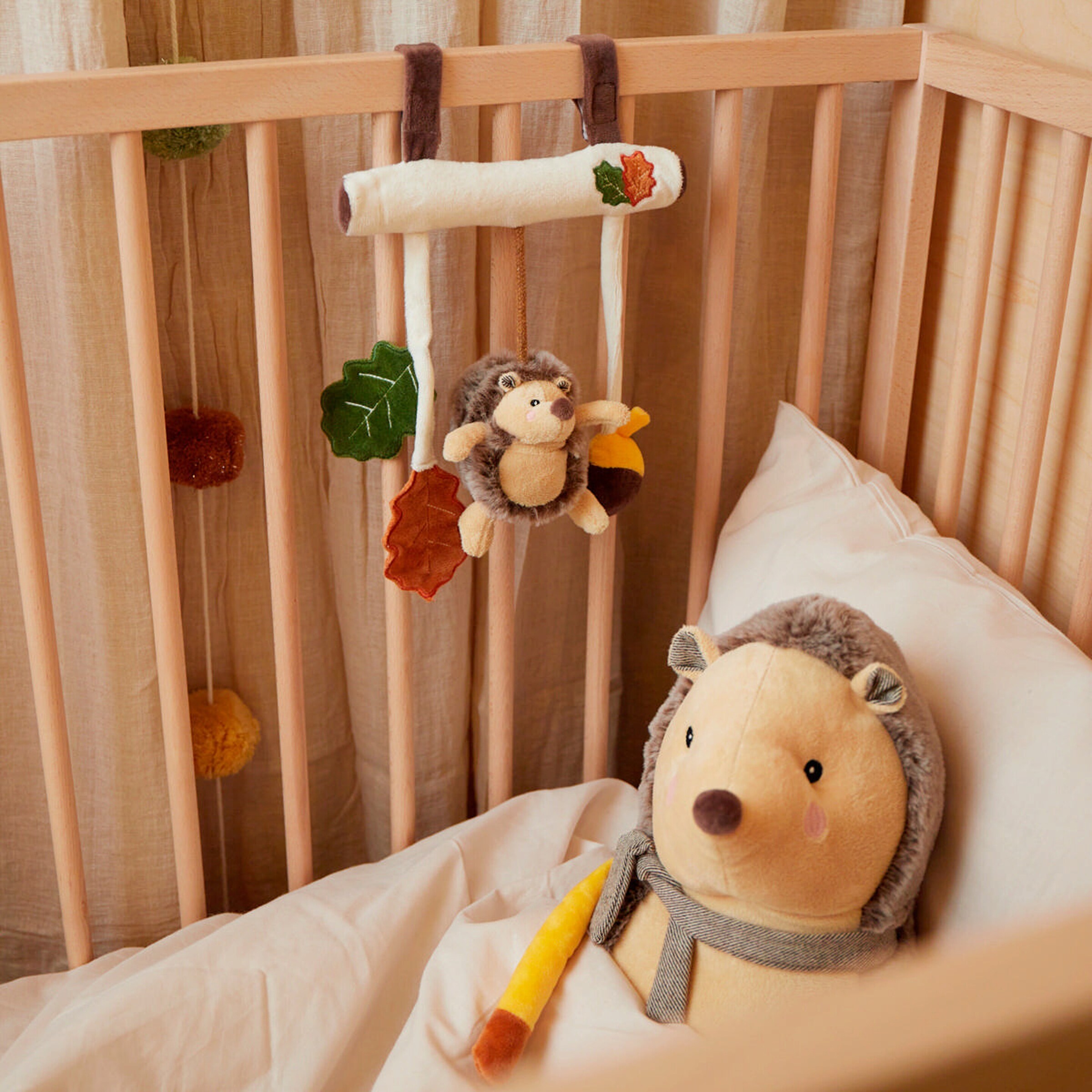 Bieco Kinderwagenkette Plüsch Igel - ab Geburt Beige