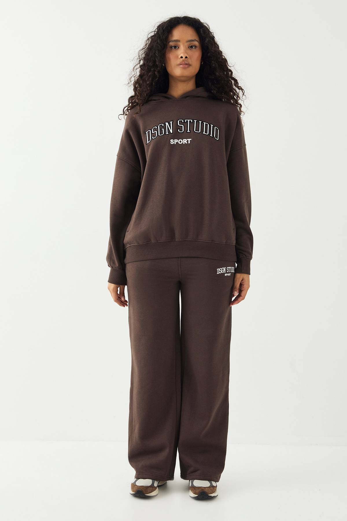 Jogging Droit DSGN Studio avec Appliqué Universitaire