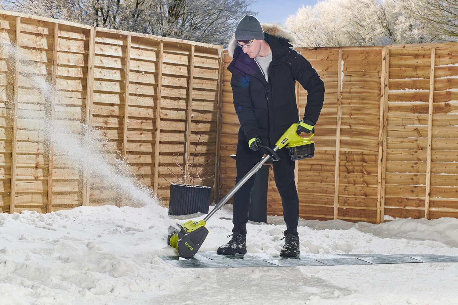 RYOBI 18 V ONE+ Akku‐Schneefräse RY18ST25A‐0, Räumbreite 25 cm, ohne Akku und Ladegerät