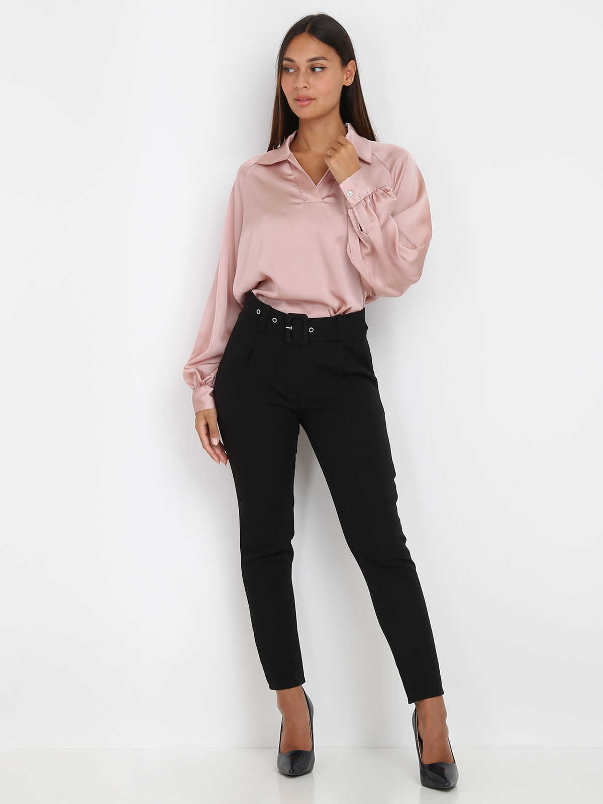 Pantalon à pinces ceinturé- Noir