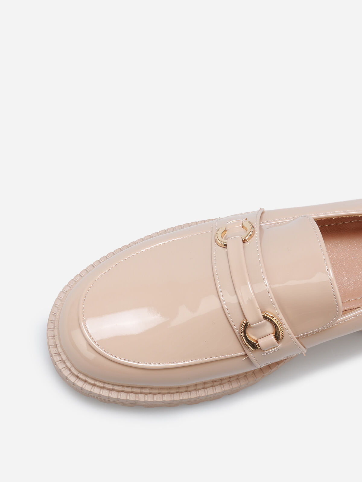 Mocassins vernis à semelle texturée- Taupe