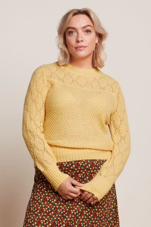 King Louie Jeannie Yoke Farfalle Sweater in pebble geel