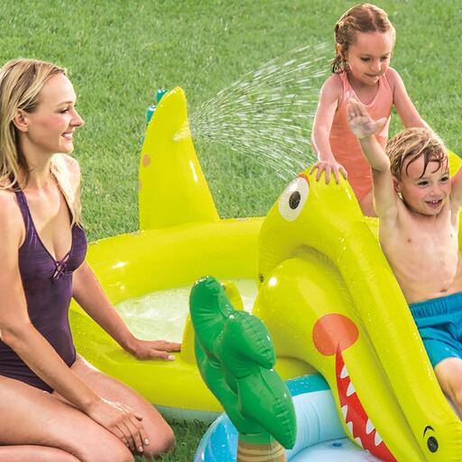 Piscina inflável em formato de crocodilo