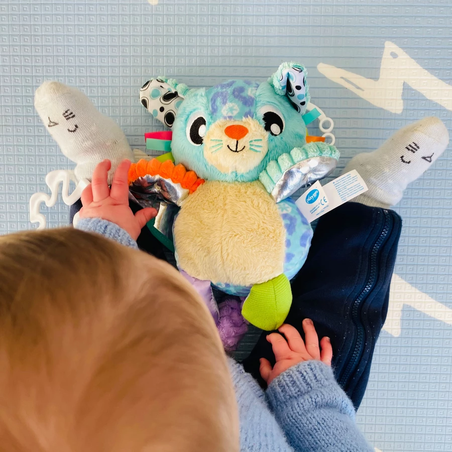 playgro Sensory Friend Katze Atka Arctic