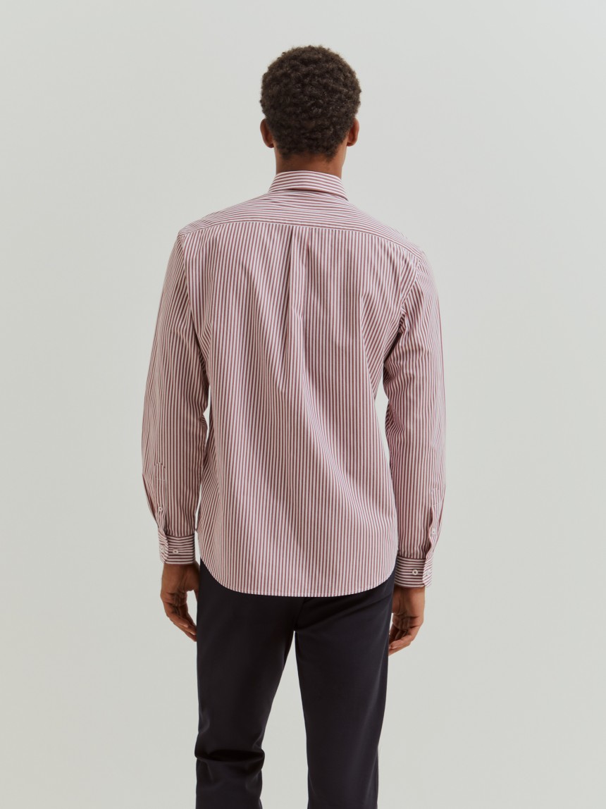Camisa regular fit às riscas