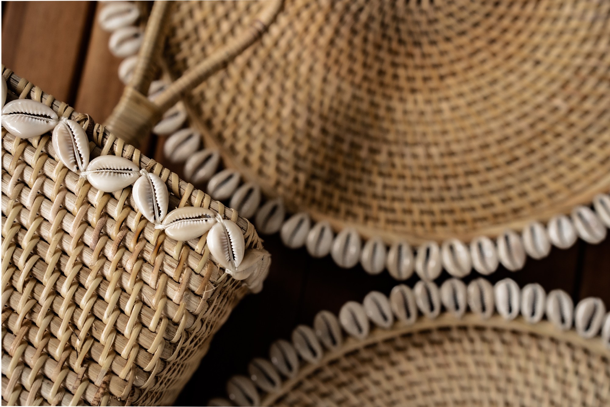 Rattan-Tablett mit Muscheln, Ø 38 cm, H 3 cm zu 24,80