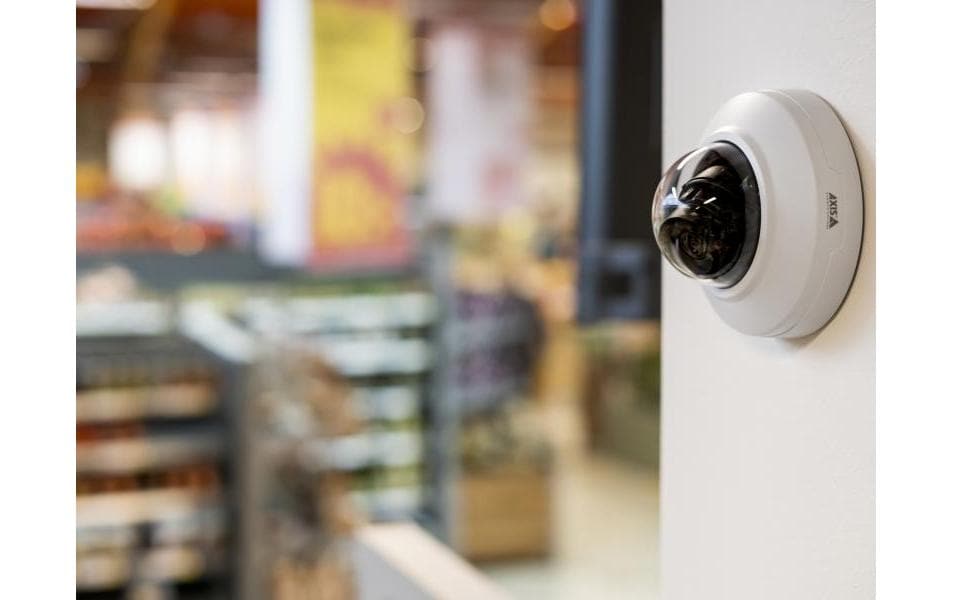 Netzwerkkamera M4215-V<br>2-MP-Dome-Kamera mit Variofokusobjektiv und Deep Learning