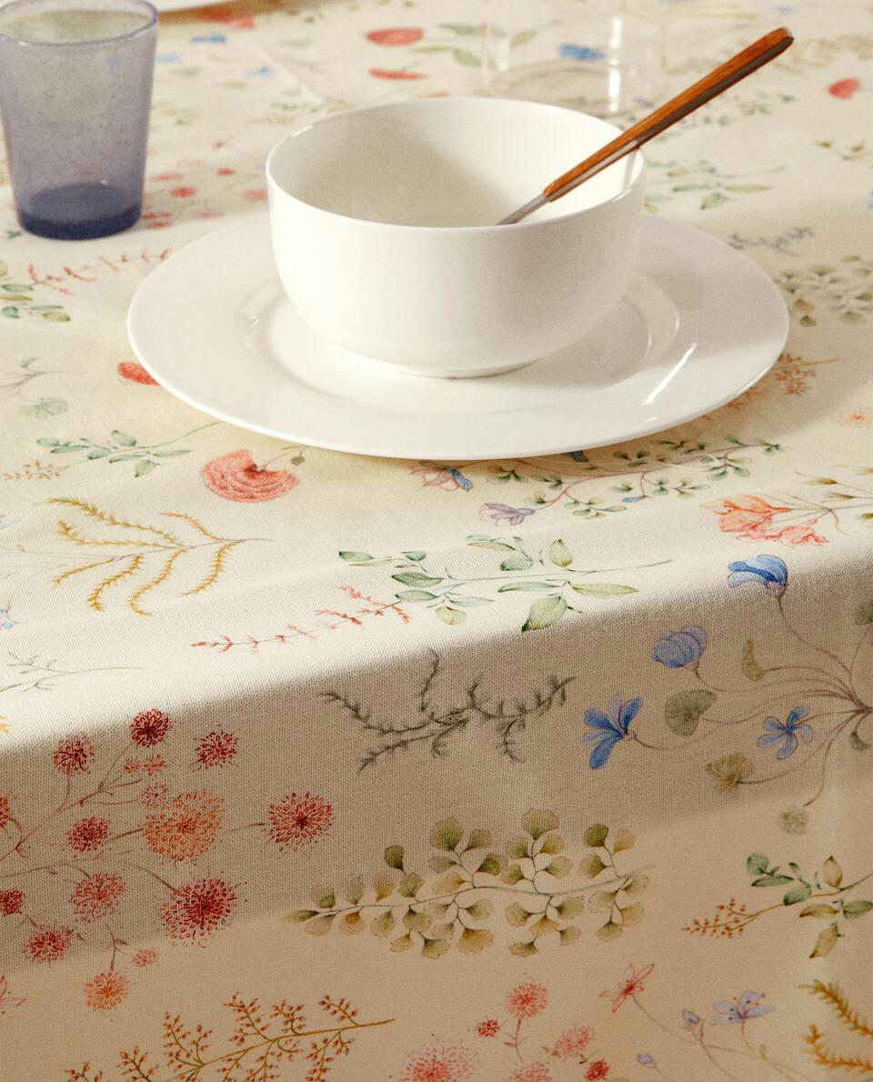 TOALHA DE MESA COM ESTAMPA FLORAL