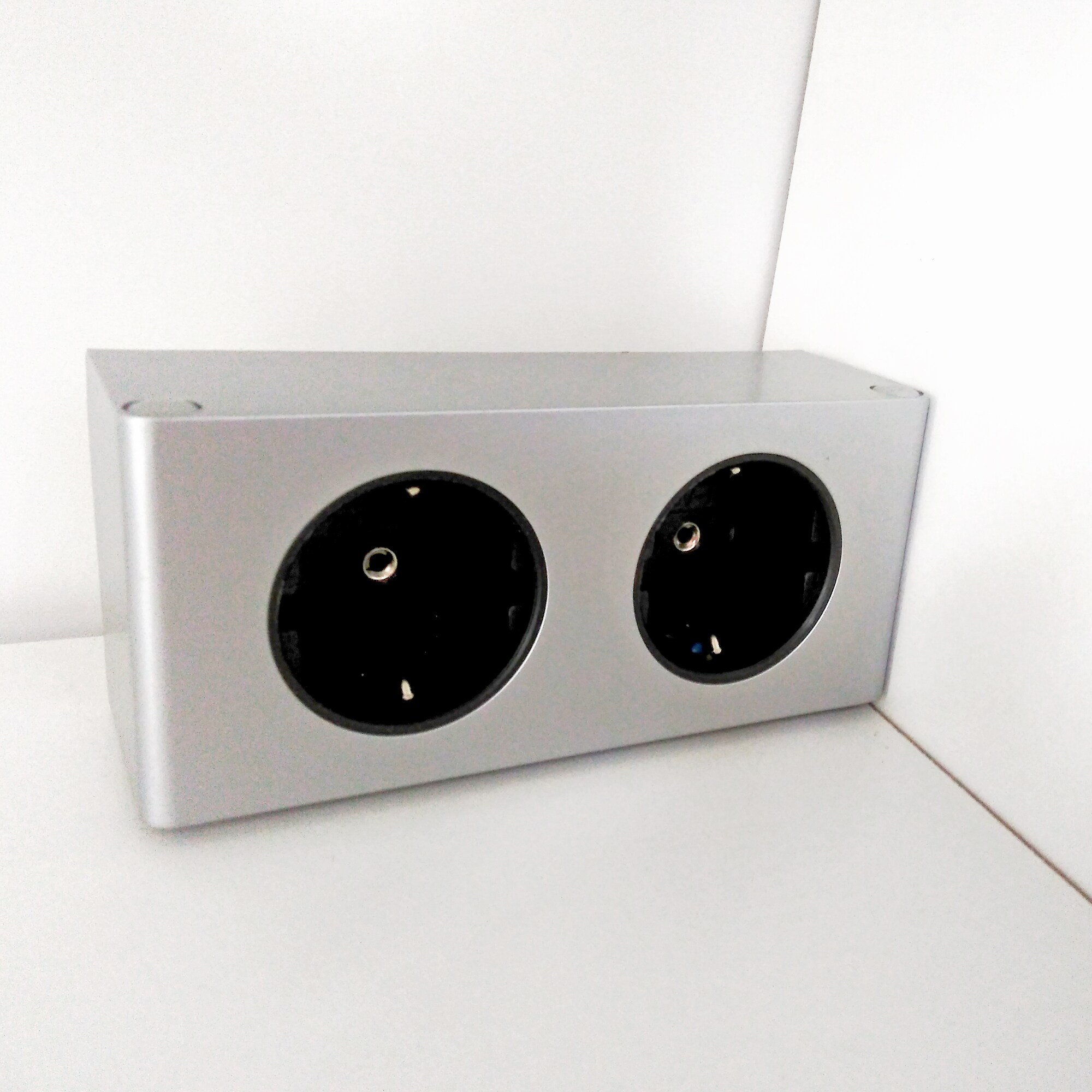 kalb | 2-fach Steckdosenleiste zur Montage, 2x 230V Steckdose 140x46x62.5 mm, Anschlusskabel ohne Stecker, Silbergrau