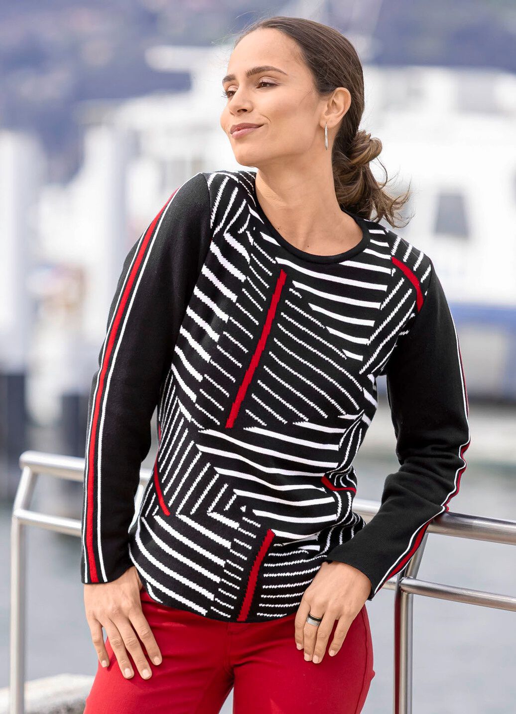 Pullover mit asymmetrischem Muster
