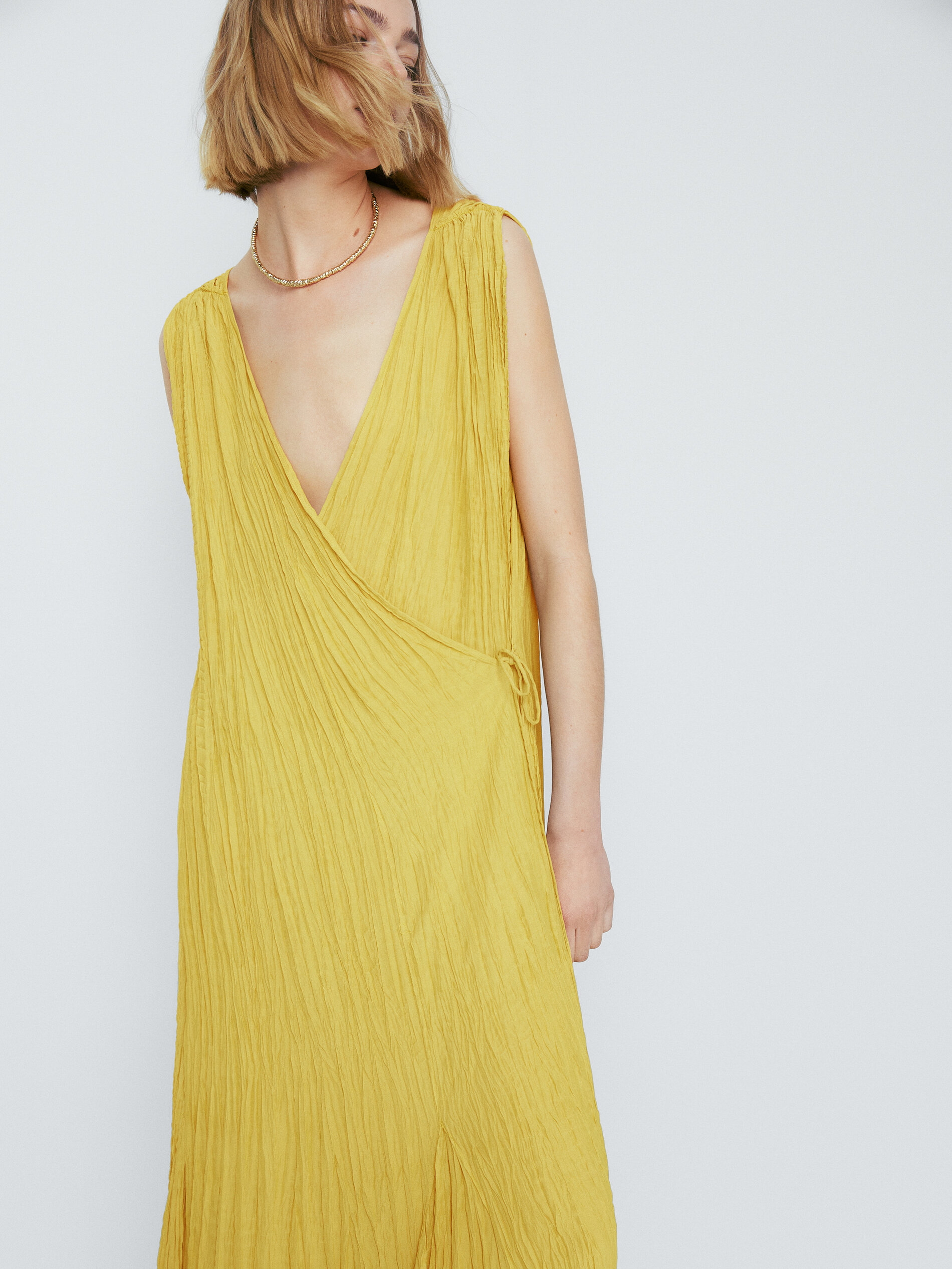Vestido envelope plissado - AMARELO