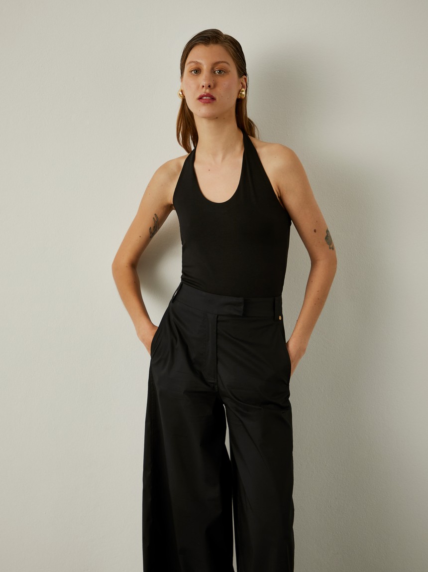 Top halter de malha com costas abertas