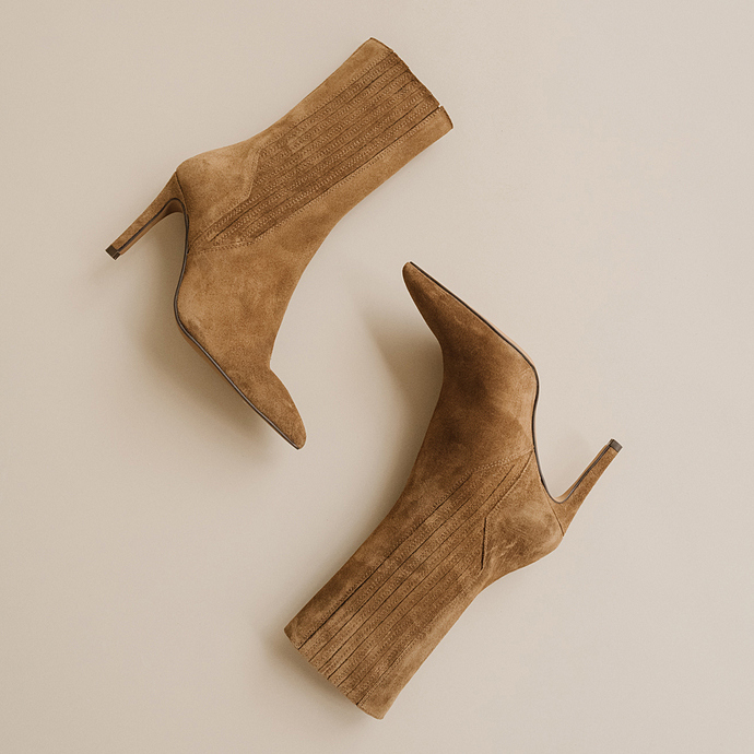 Boots à talons hauts et bouts pointus  en croute tabac
