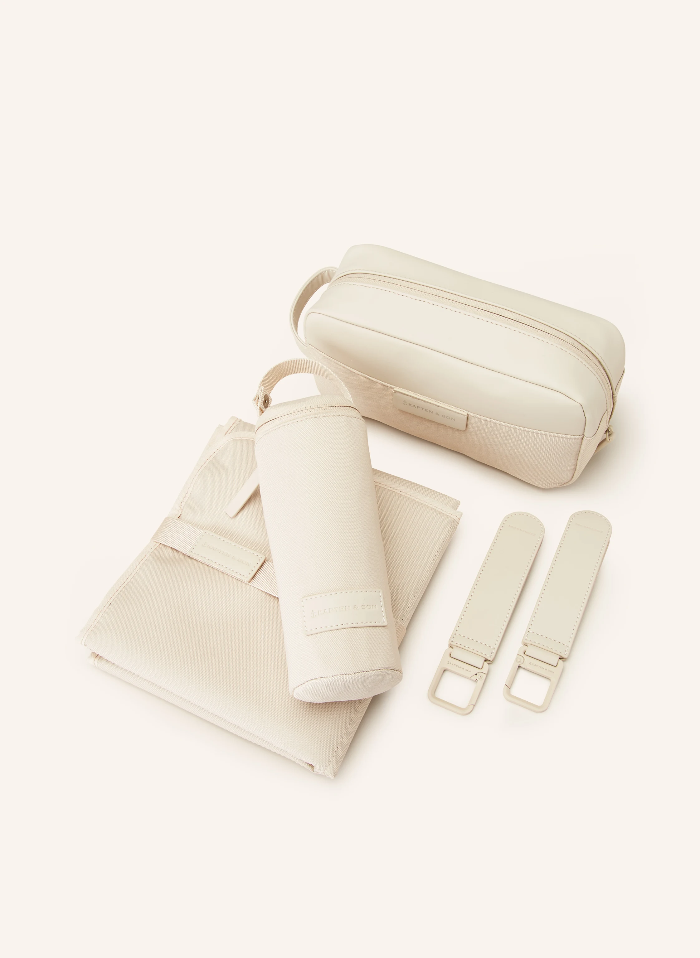 KAPTEN & SON Set LINDBY: Wickeltasche, Kulturtasche, Wickelunterlage und Buggy Straps
