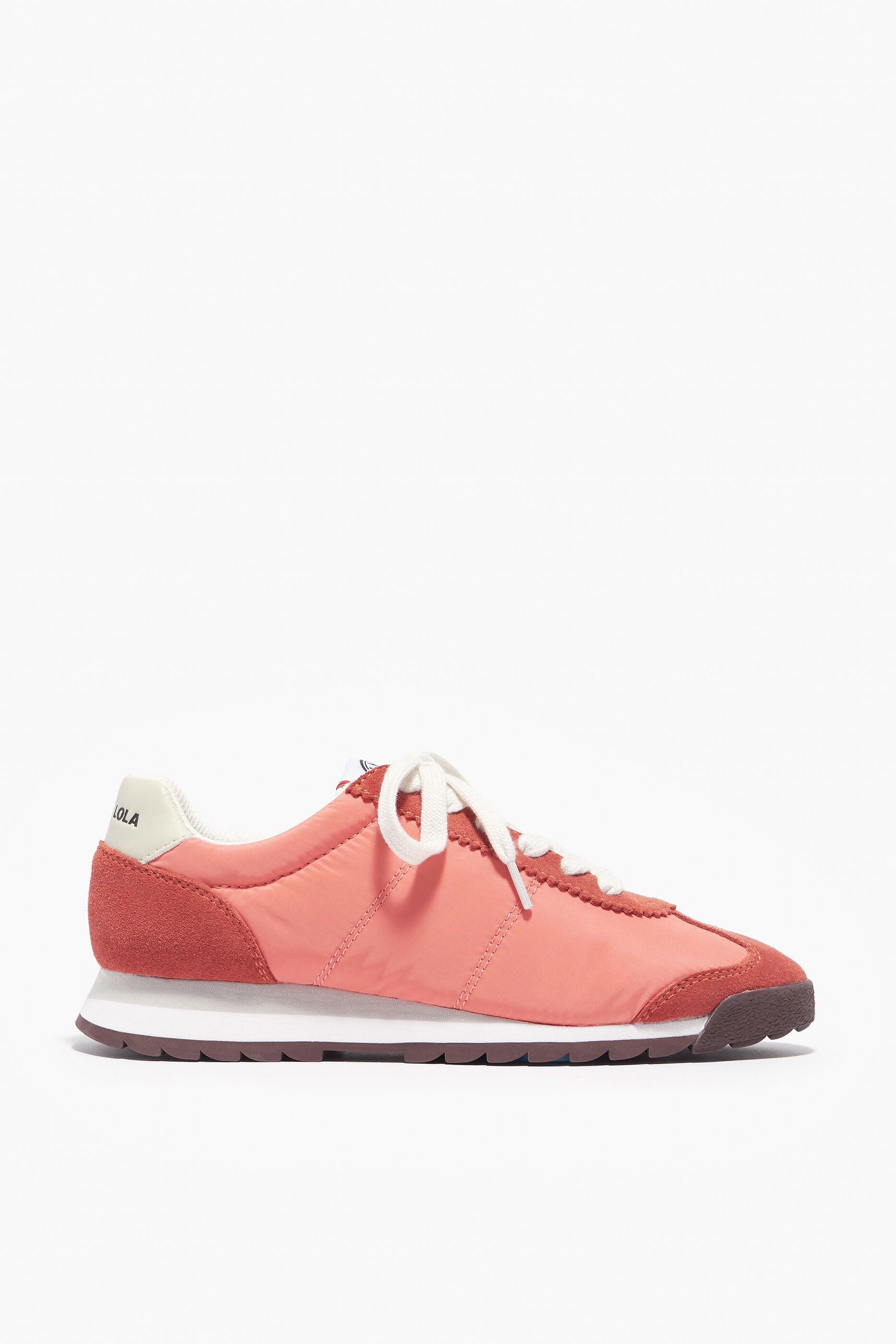 Tênis esportivo retrô coral