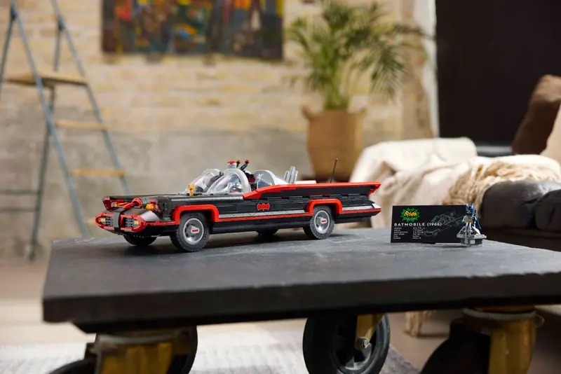 (1822-tlg. Set) Batman Klemmbausteine Spielzeug Fahrzeug Modell Bausatz (76328) Lizenziert - Batmobil aus der 60er-Jahre-Fernsehserie