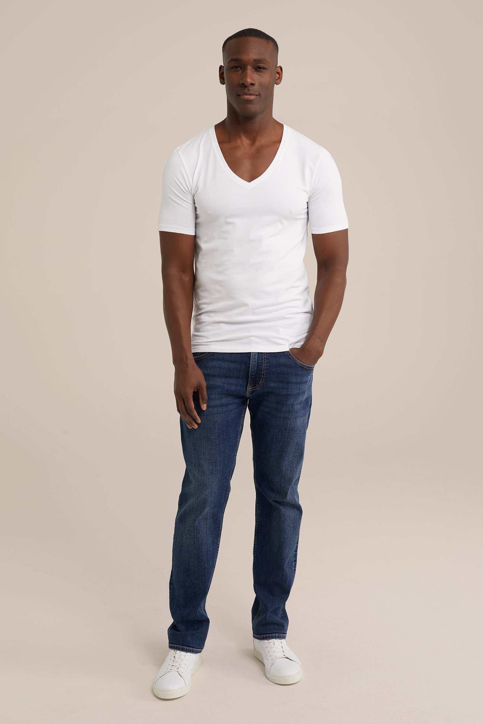 'deep' V-neck T-shirt WE Fashion Wit