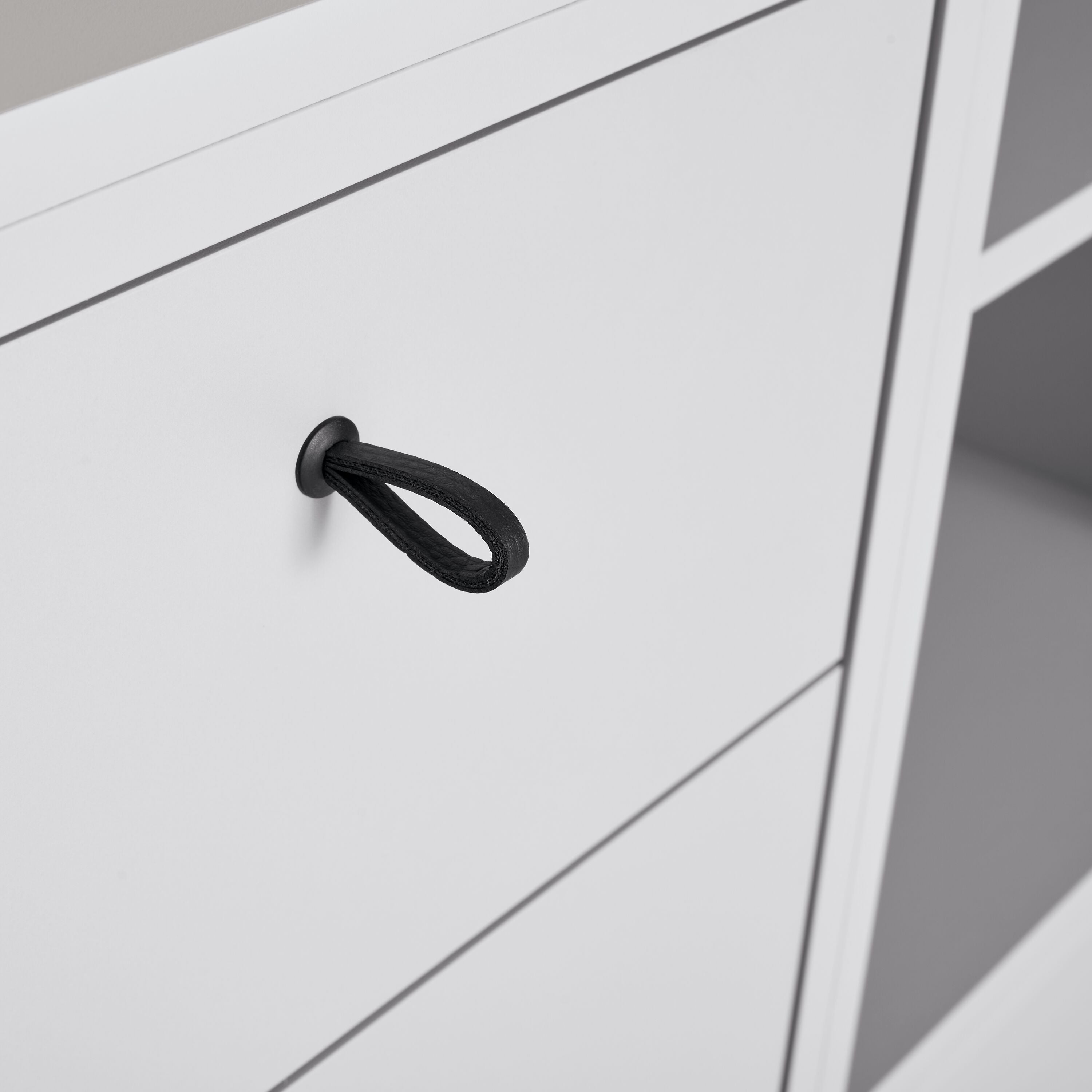 FINJA Highboard - Perlgrau / B: 80.0 cm x T: 36.0 cm x H: 132.0 cm