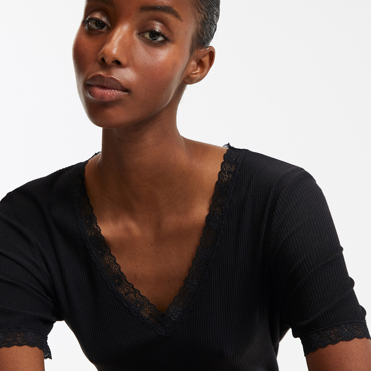 COLEÇÃO LA REDOUTE<br>Camiseta de manga curta com decote em V e detalhe em renda