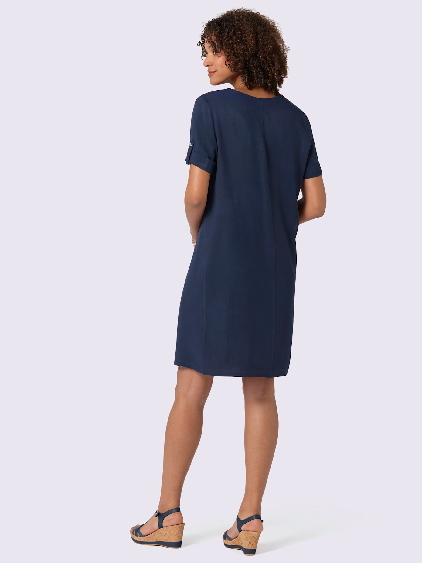 Robe col v manches courtes à revers et brides