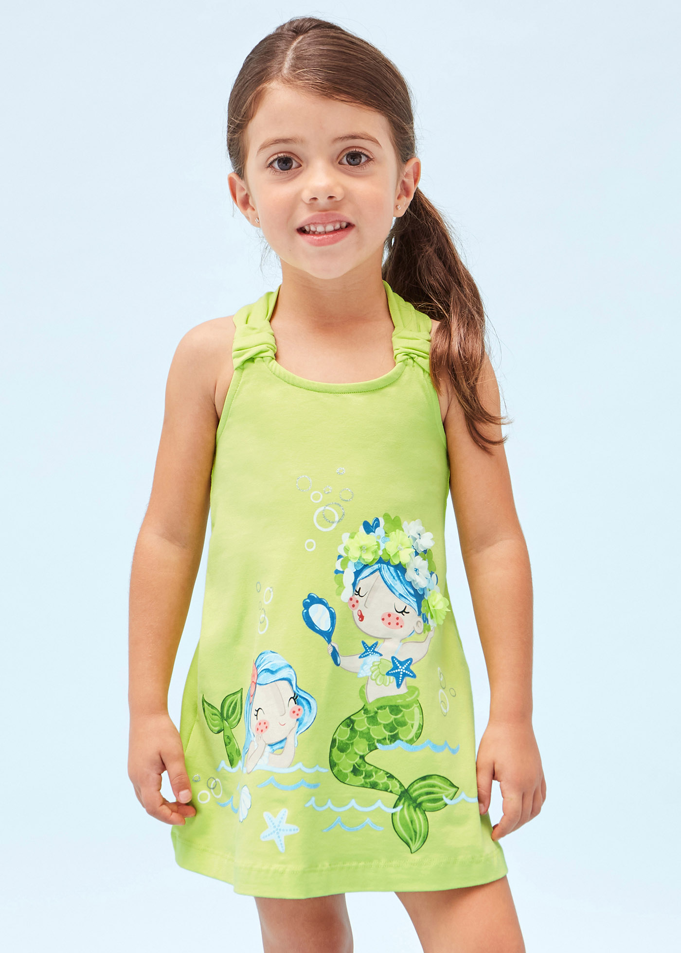 Vestido com aplicações de algodão sustentável para meninas