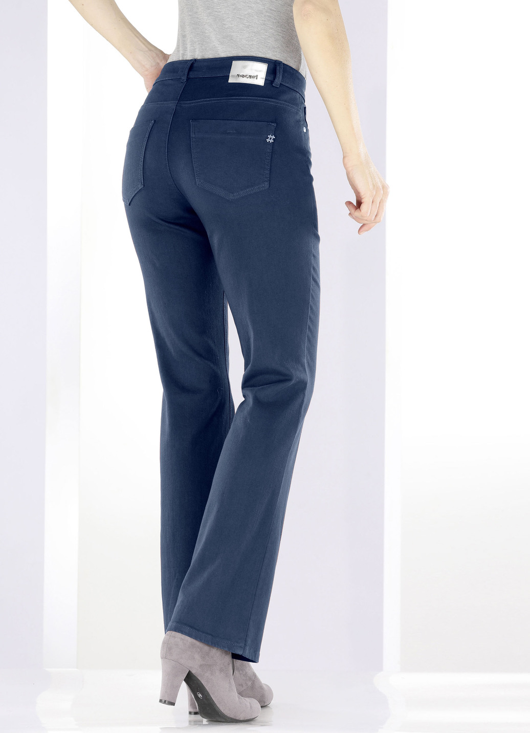 Magic-Jeans mit modisch weiterem Beinverlauf