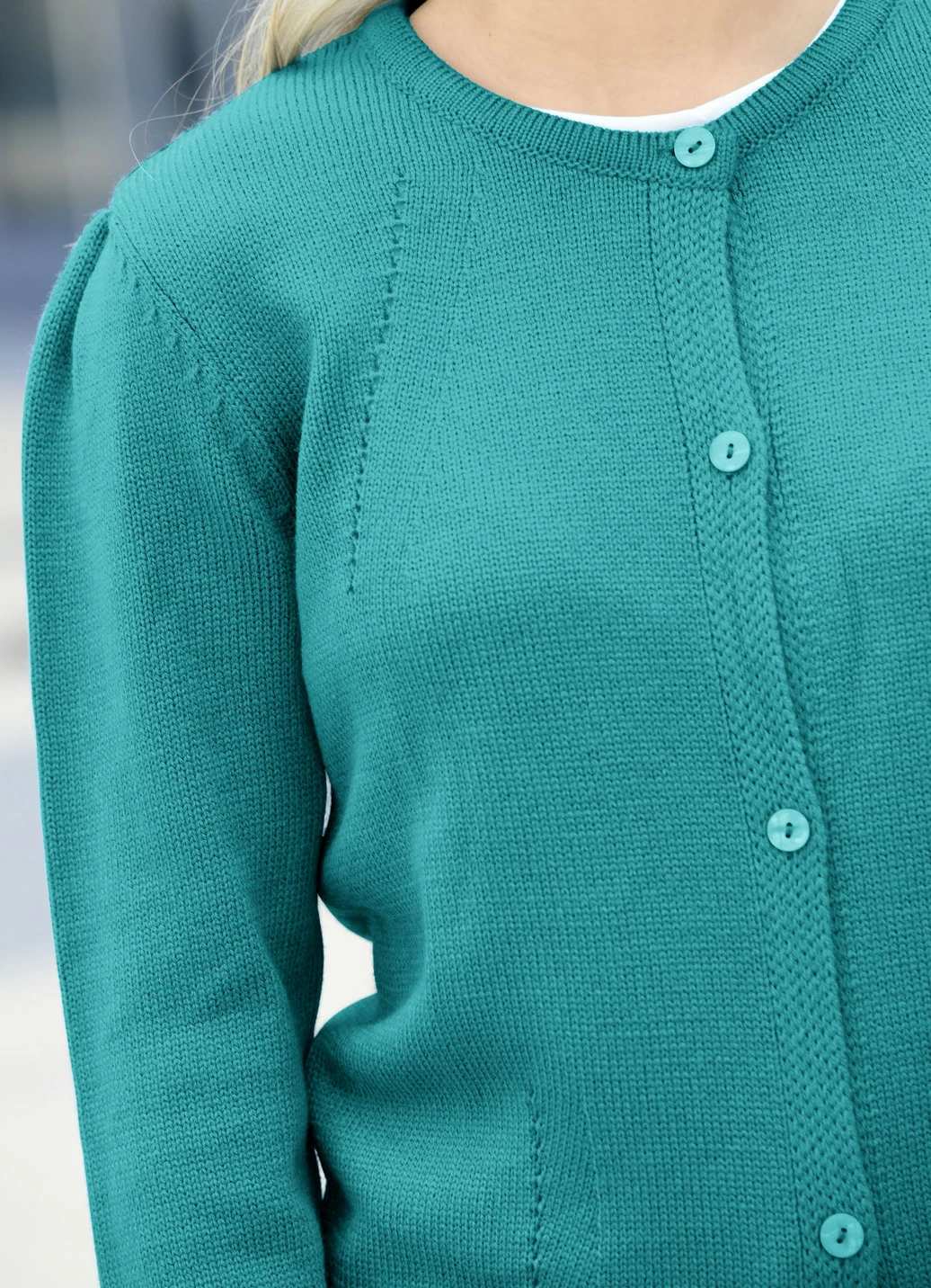 Strickjacke mit Raffungen