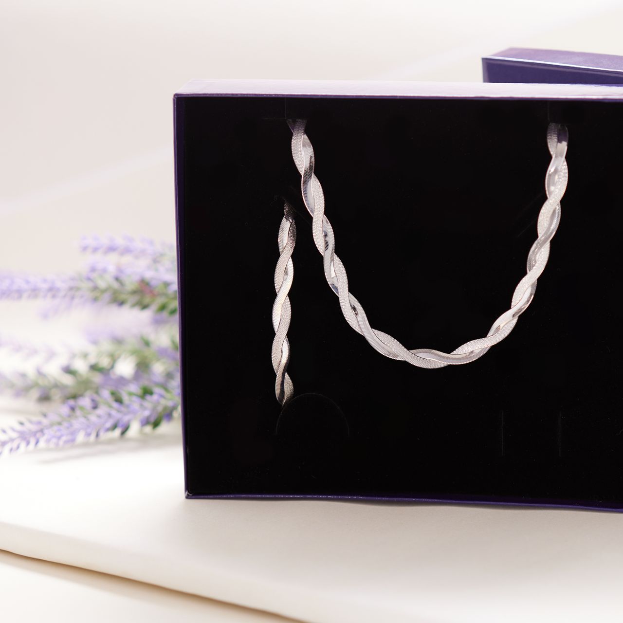 Gerecycled zilveren set gedraaid