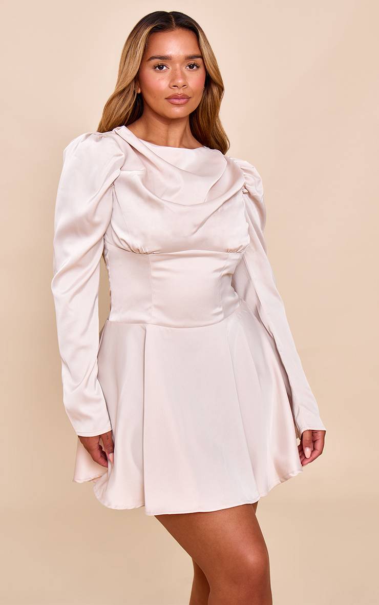 Crème Robe Mini Patineuse Cintrée À Encolure Bateau En Satin Shape