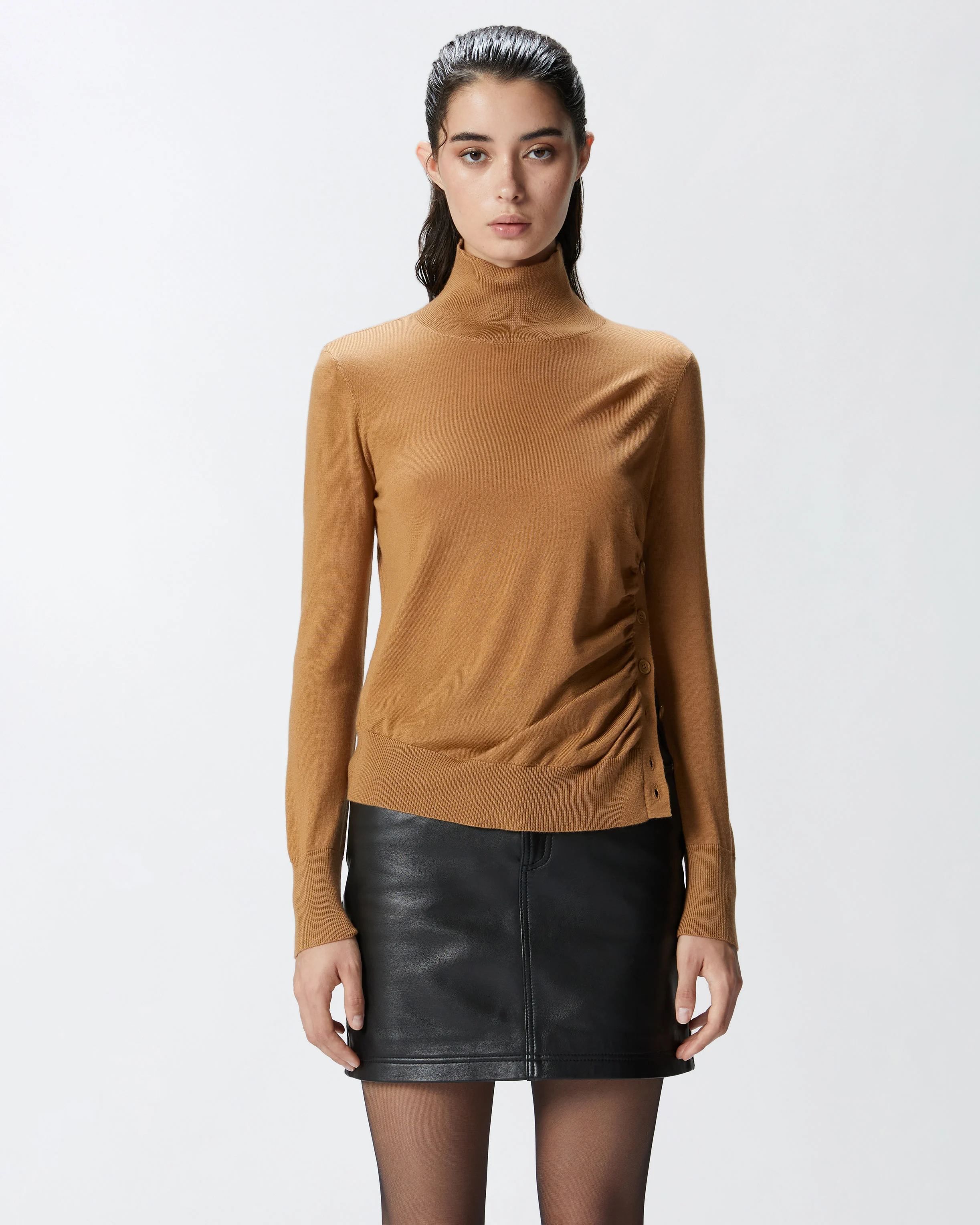 Pull à col roulé avec boutons latéraux | Beige