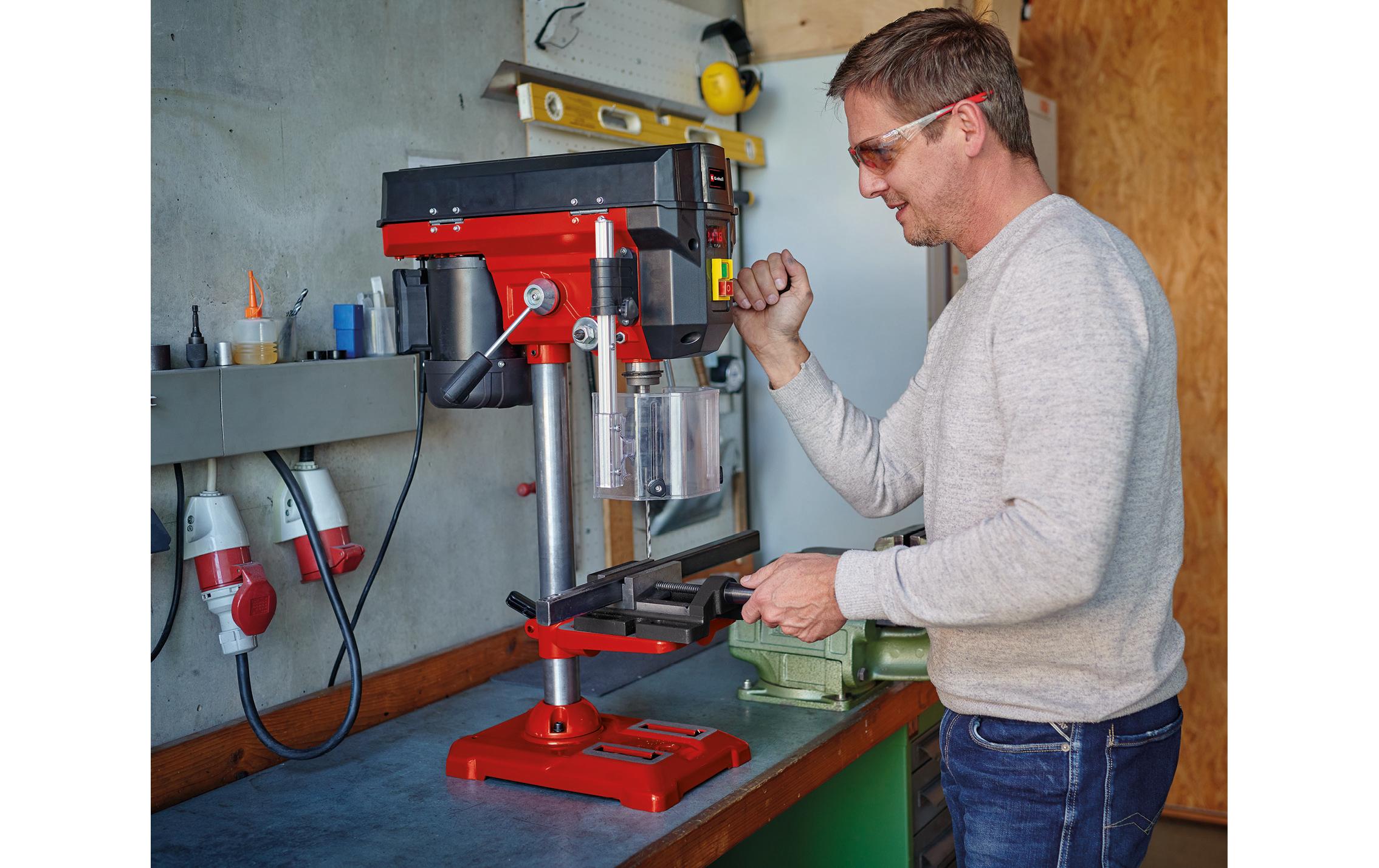 Säulenbohrmaschine TE-BD 550 E<br>Ständerbohrmaschine mit neig- und drehbarem Bohrtisch