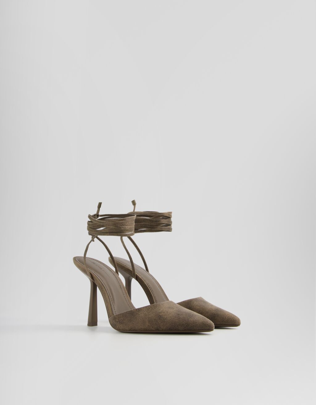 Sapatos tipo slingback de salto alto amarrados
