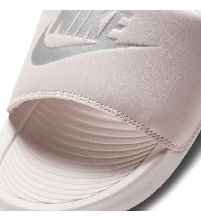 NIKE VICTORI ONE WOMENS SLIDE BARELY-ROSE-METALLIC-SILVER-BA