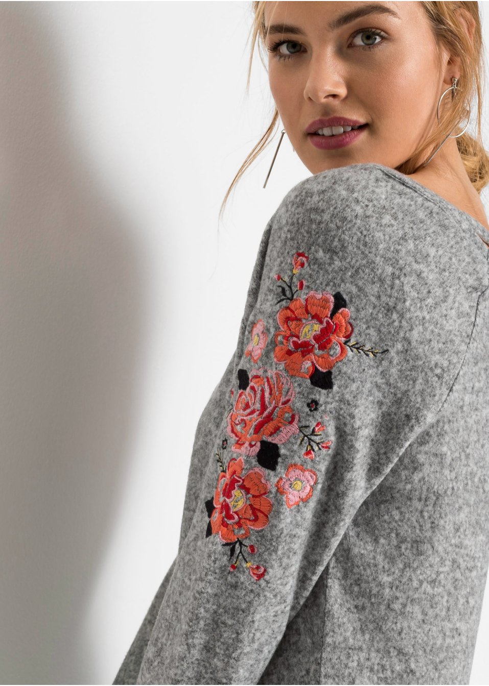 Pull à laçage
