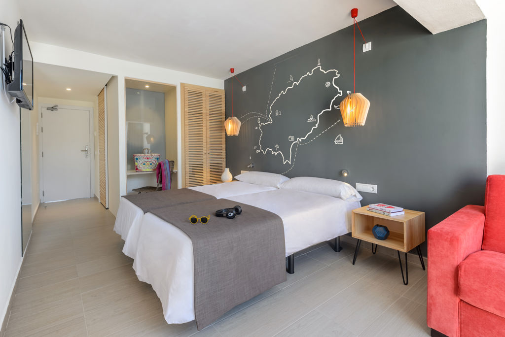 Vibra Cala Tarida Logies en ontbijt - Hotel