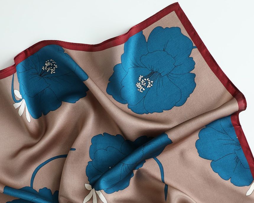 Frior - Zijden sjaal met bloemenprint