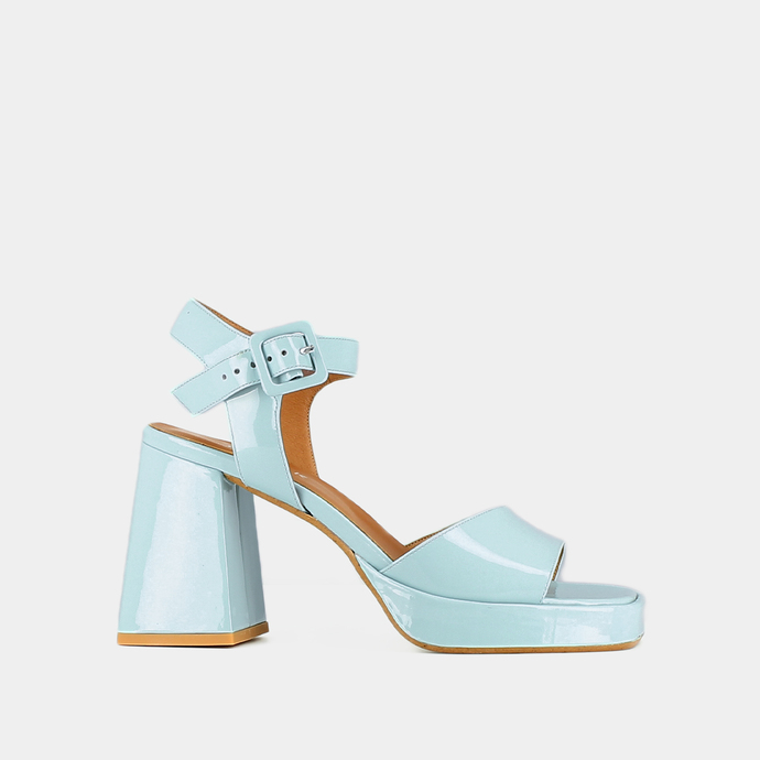 Sandales à brides et plateformes  en vernis turquoise