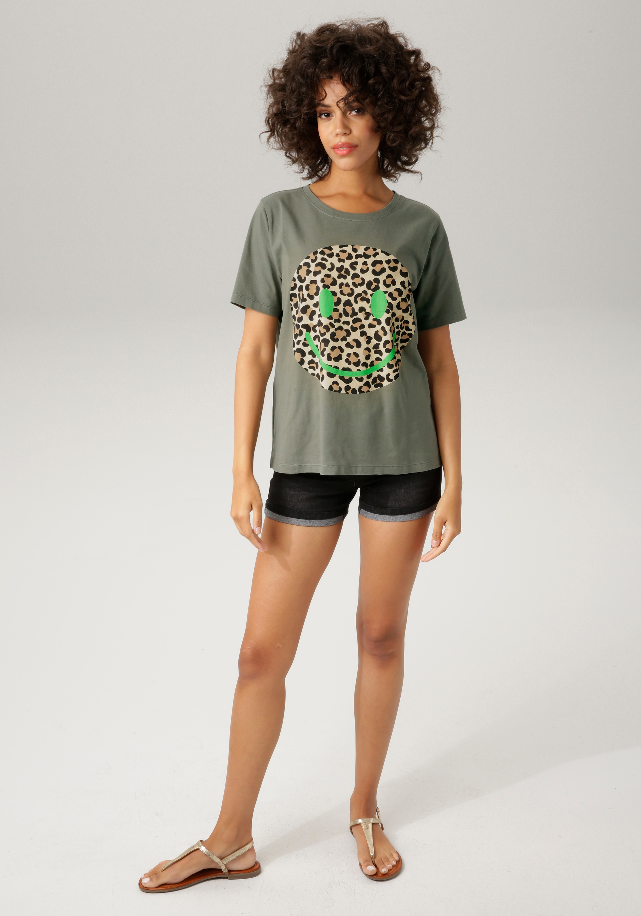 Aniston CASUAL T-Shirt , mit Smiley-Frontprint im Animal-Look